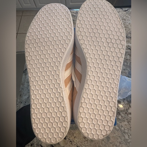 adidas Originals Women's Gazelle Shoes tan Size 9.5 - Picture 6 of 7